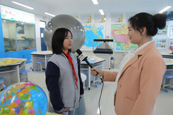 爱心捐赠，情暖校园——恒济慧视向郑州八中教育集团轩辕中学捐赠仪式成功举办。